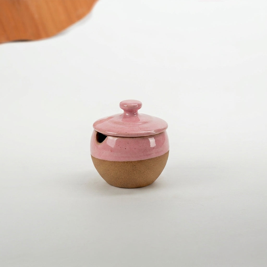Pimenteiro Abaloado com tampa em cerâmica artesanal — argila Cappuccino, esmalte Rosa Barbie