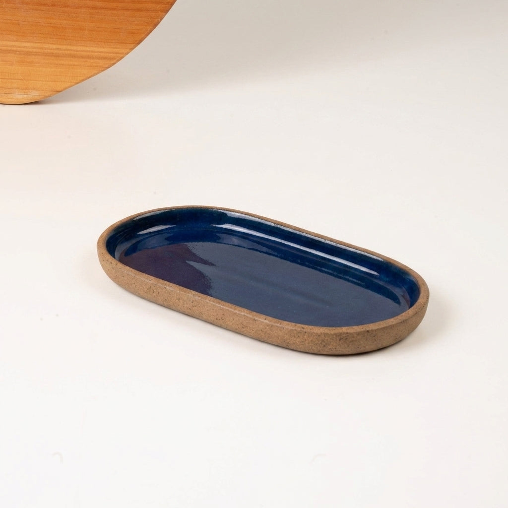 Pires alongado em cerâmica artesanal — argila Cappuccino, esmalte Lazuli