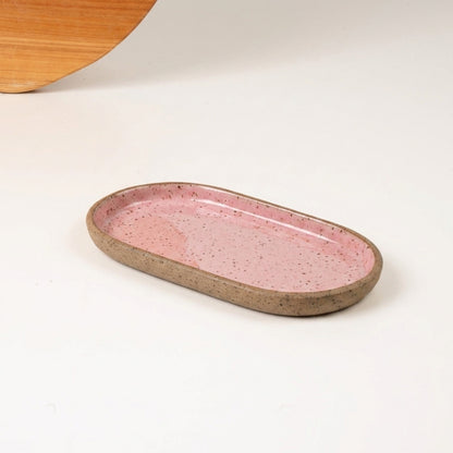 Pires alongado em cerâmica artesanal — argila Flocos, esmalte Rosa Barbie