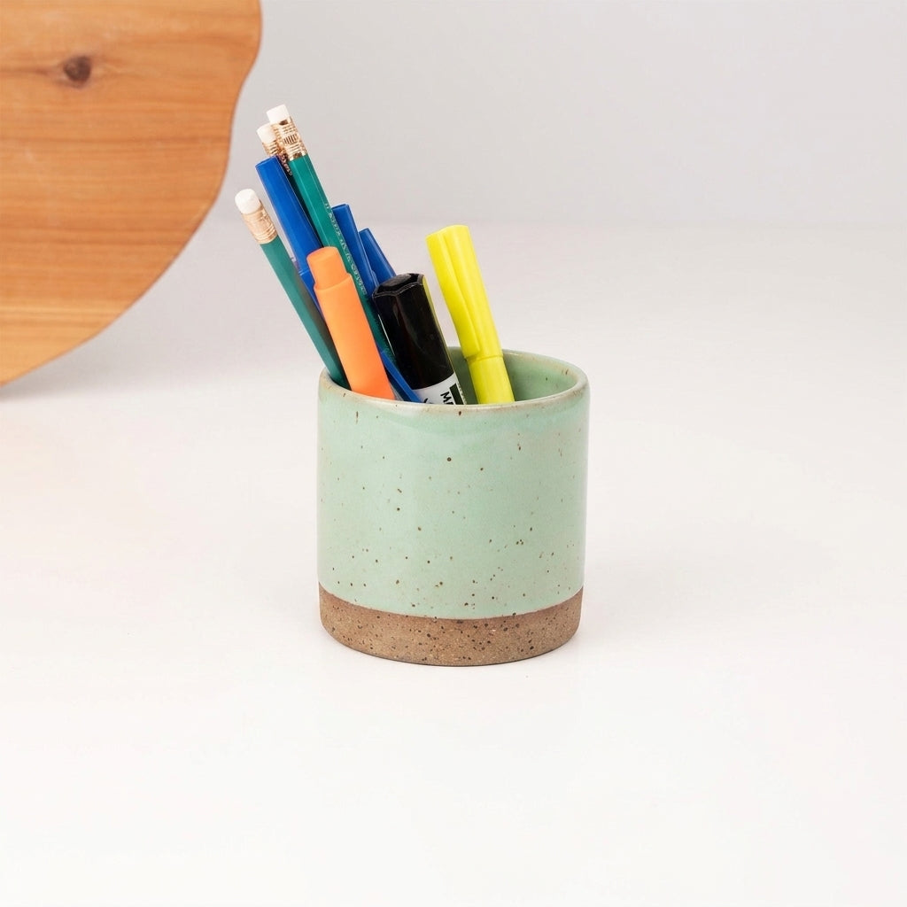 Porta Canetas Reto em cerâmica artesanal — argila Flocos, esmalte Verde Menta