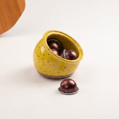 Porta Cápsulas em cerâmica artesanal — argila Flocos, esmalte Amarelo Intenso