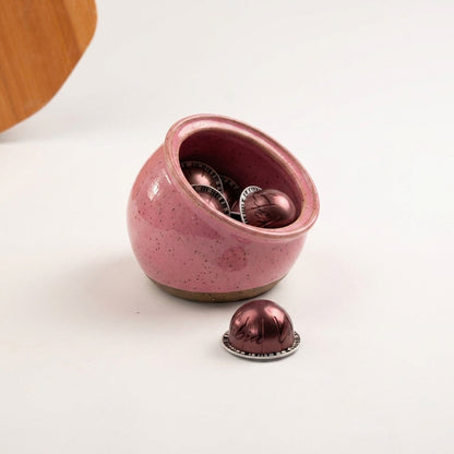Porta Cápsulas em cerâmica artesanal — argila Flocos, esmalte Rosa Barbie