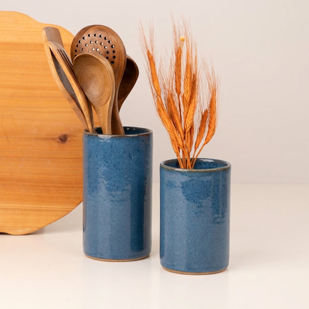 Porta Utensílios em cerâmica artesanal — argila Cappuccino, esmalte Azul Safira