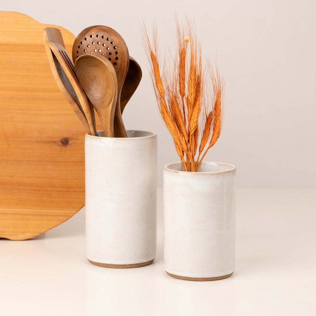 Porta Utensílios em cerâmica artesanal — argila Cappuccino, esmalte Branco AMME