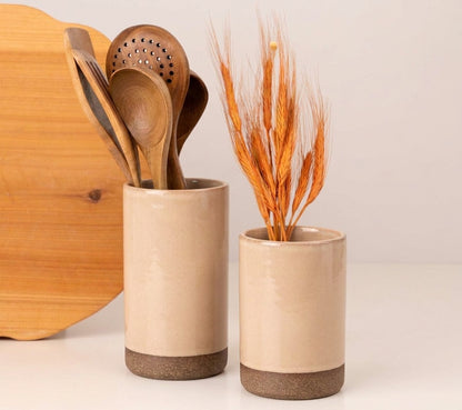 Porta Utensílios em cerâmica artesanal — argila Cappuccino, esmalte Nude