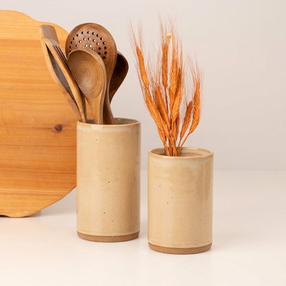 Porta Utensílios em cerâmica artesanal — argila Cappuccino, esmalte Pedra Sabão