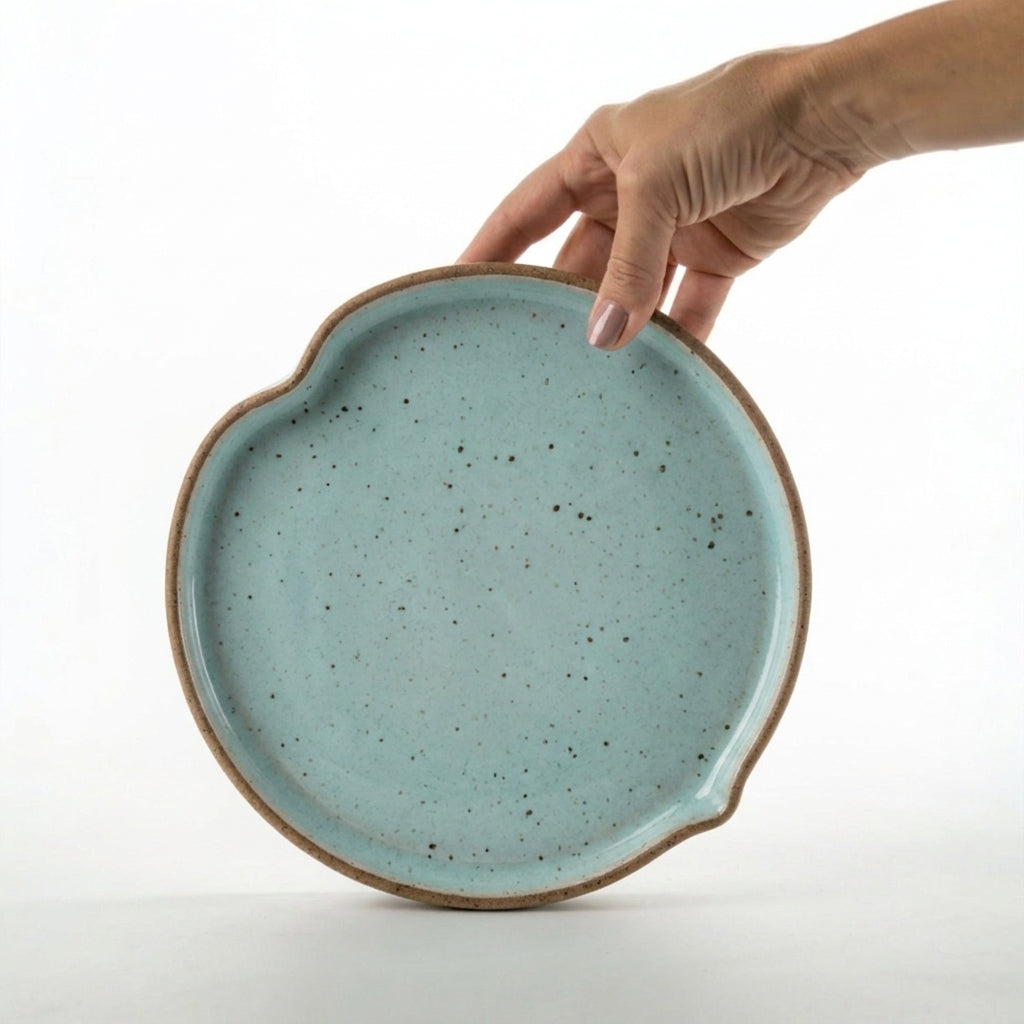 Prato Borda Reta Fundo Coração em cerâmica artesanal — tamanho 19CM X 3CM, argila Flocos, esmalte Jujuba