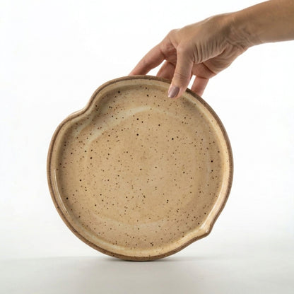 Prato Borda Reta Fundo Coração em cerâmica artesanal — tamanho 19CM X 3CM, argila Flocos, esmalte Pedra Sabão