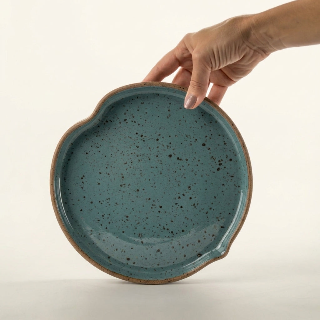 Prato Borda Reta Fundo Coração em cerâmica artesanal — tamanho 19CM X 3CM, argila Flocos, esmalte Verde Exército