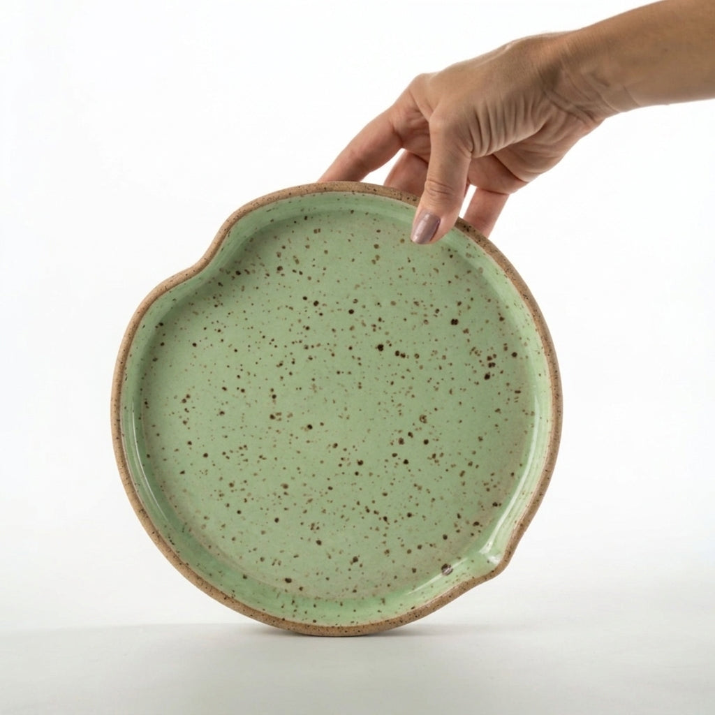 Prato Borda Reta Fundo Coração em cerâmica artesanal — tamanho 19CM X 3CM, argila Flocos, esmalte Verde Menta