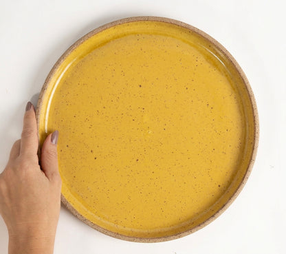 Prato Borda Reta Refeição em cerâmica artesanal — argila Flocos, esmalte Amarelo Intenso