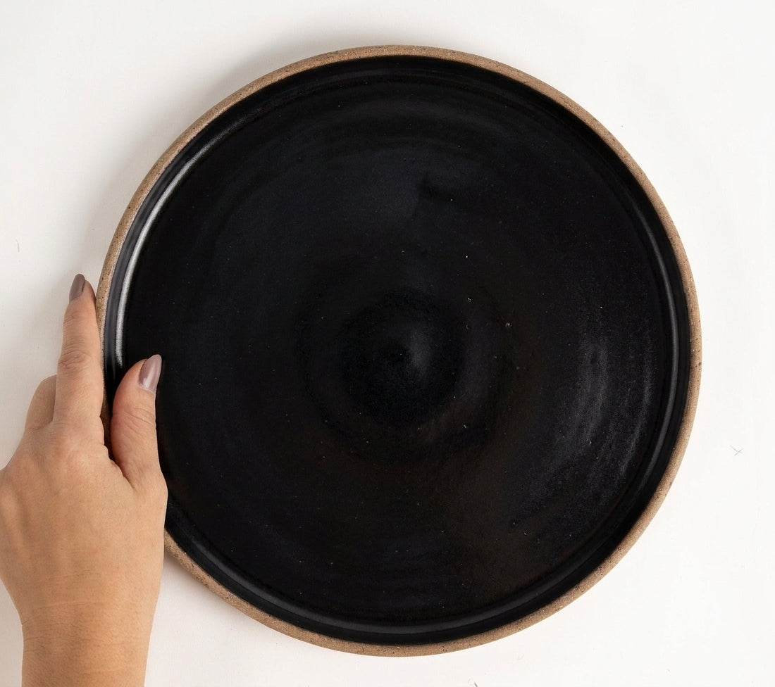 Prato Borda Reta Refeição em cerâmica artesanal — argila Flocos, esmalte Preto Ébano