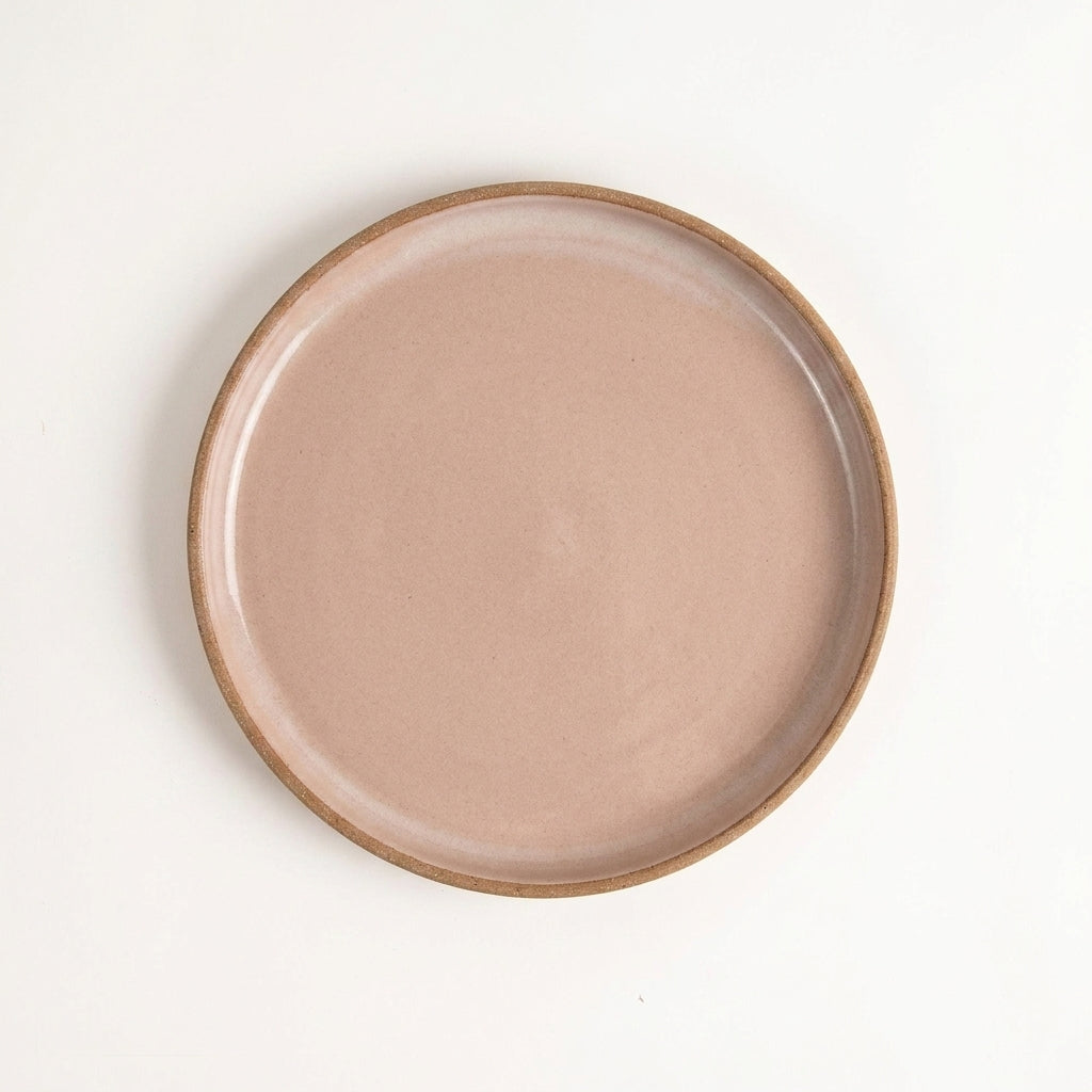 Prato Borda Reta Salada em cerâmica artesanal — argila Cappuccino, esmalte Nude