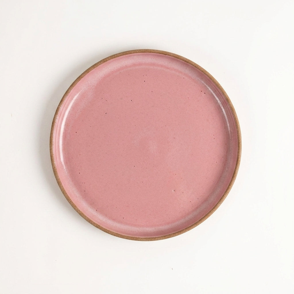 Prato Borda Reta Salada em cerâmica artesanal — argila Cappuccino, esmalte Rosa Barbie