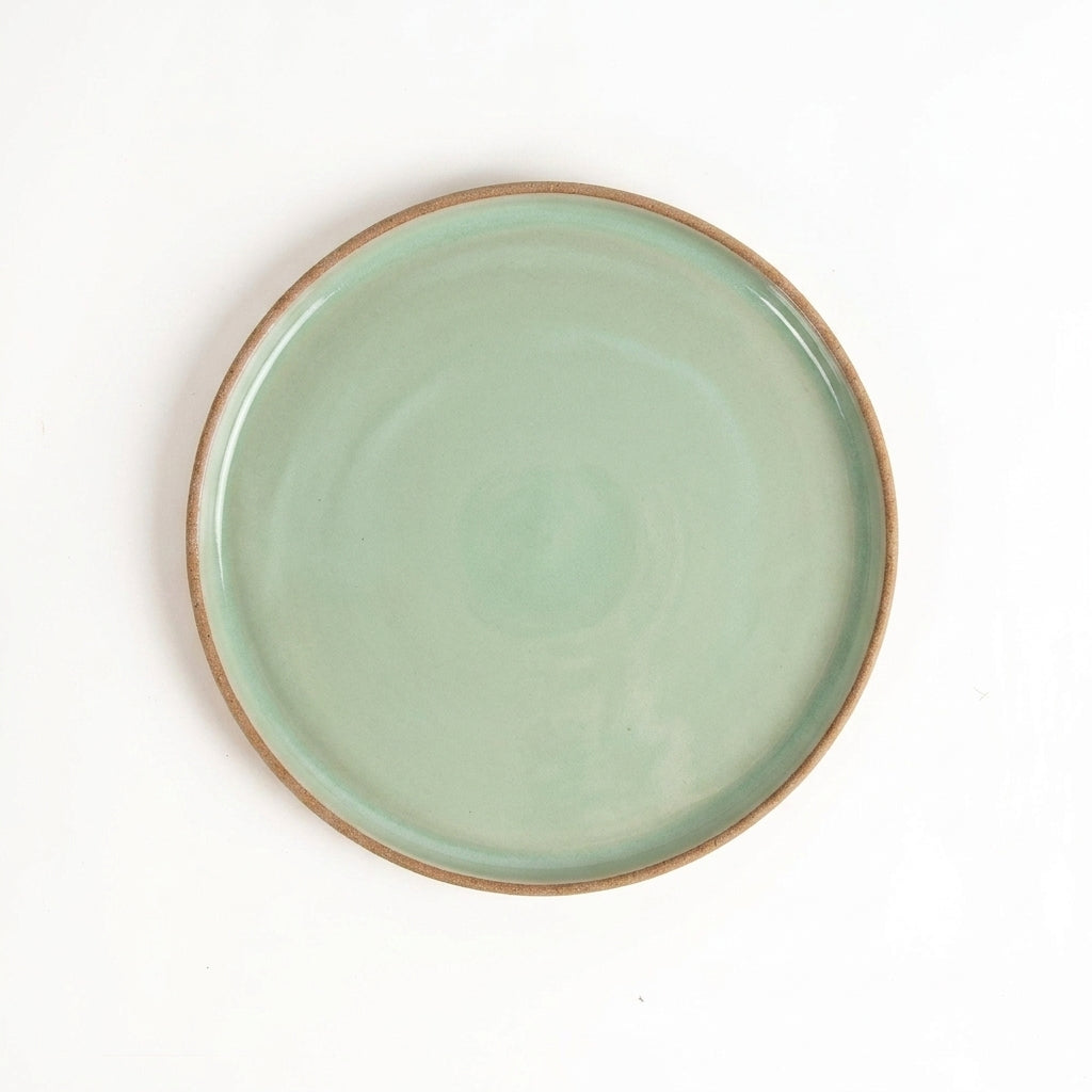 Prato Borda Reta Salada em cerâmica artesanal — argila Cappuccino, esmalte Verde Menta