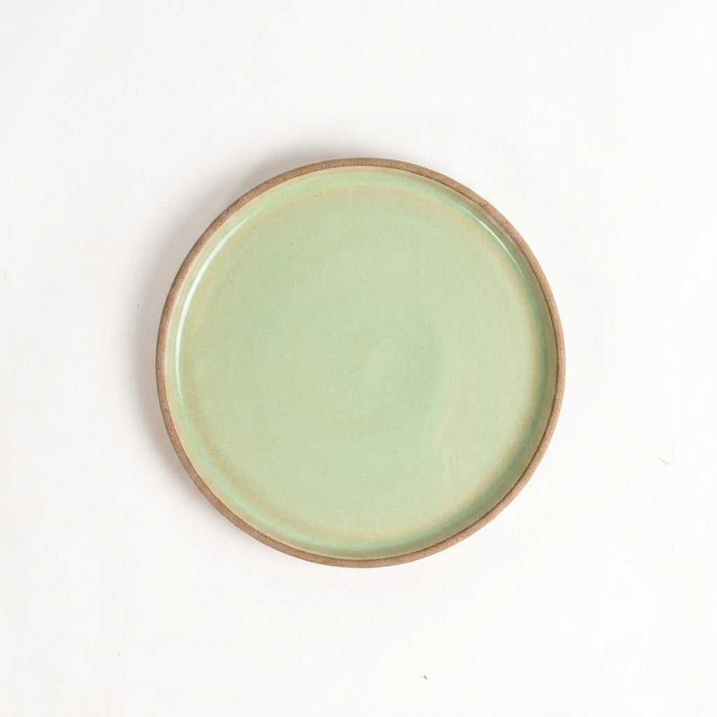 Prato Borda Reta Sobremesa em cerâmica artesanal — argila Cappuccino, esmalte Verde Menta
