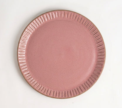 Prato Carving Refeição em cerâmica artesanal — argila Cappuccino, esmalte Rosa Barbie