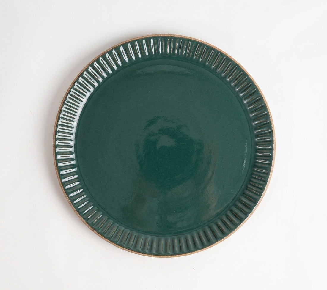 Prato Carving Refeição em cerâmica artesanal — argila Cappuccino, esmalte Verde Exército