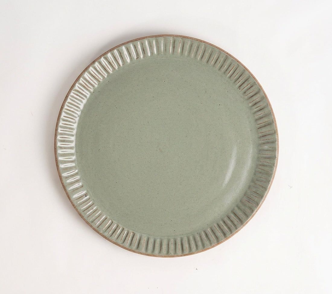 Prato Carving Refeição em cerâmica artesanal — argila Cappuccino, esmalte Verde Menta