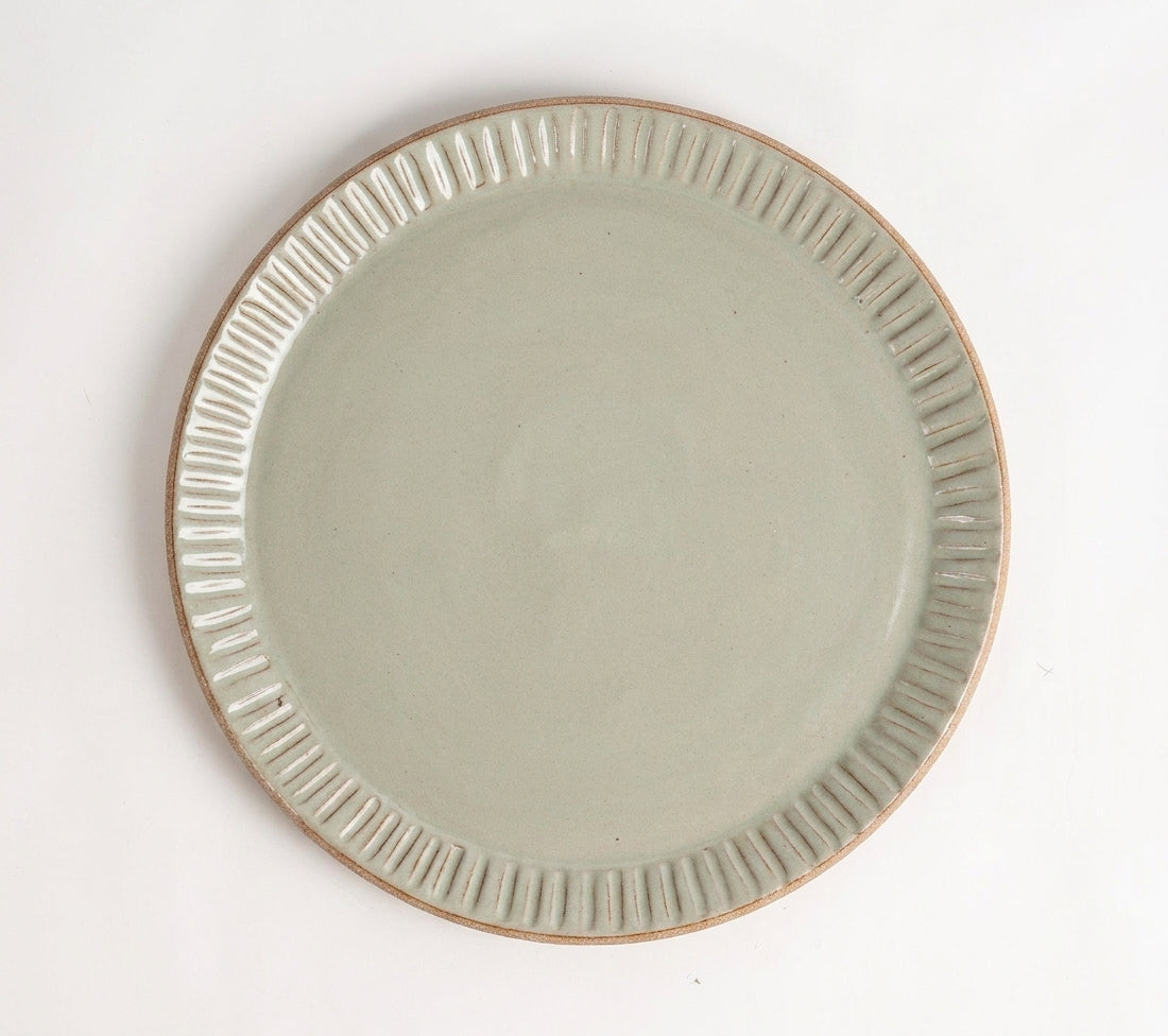 Prato Carving Refeição em cerâmica artesanal — argila Cappuccino, esmalte Verde Pompeia