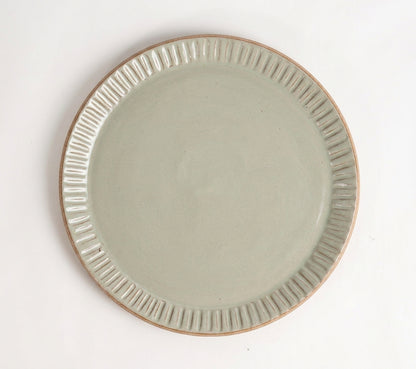 Prato Carving Refeição em cerâmica artesanal — argila Cappuccino, esmalte Verde Pompeia