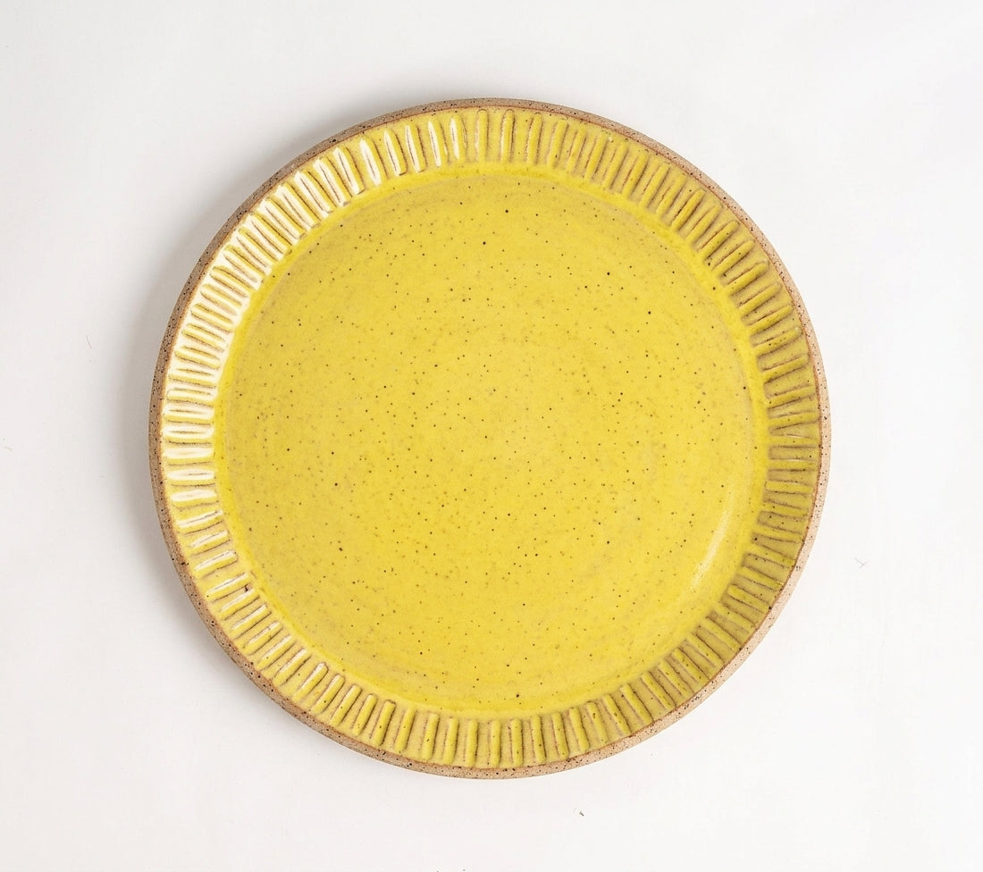 Prato Carving Refeição em cerâmica artesanal — argila Flocos, esmalte Amarelo Intenso