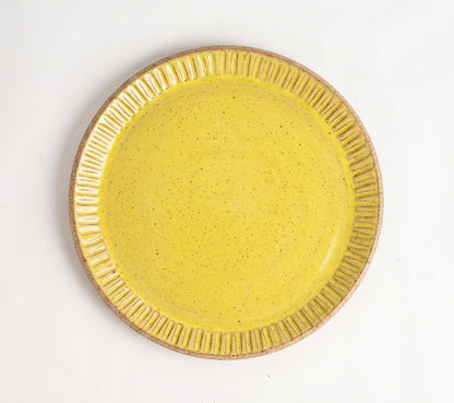 Prato Carving Refeição em cerâmica artesanal — argila Flocos, esmalte Amarelo Intenso