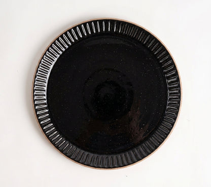 Prato Carving Refeição em cerâmica artesanal — argila Flocos, esmalte Preto Ébano