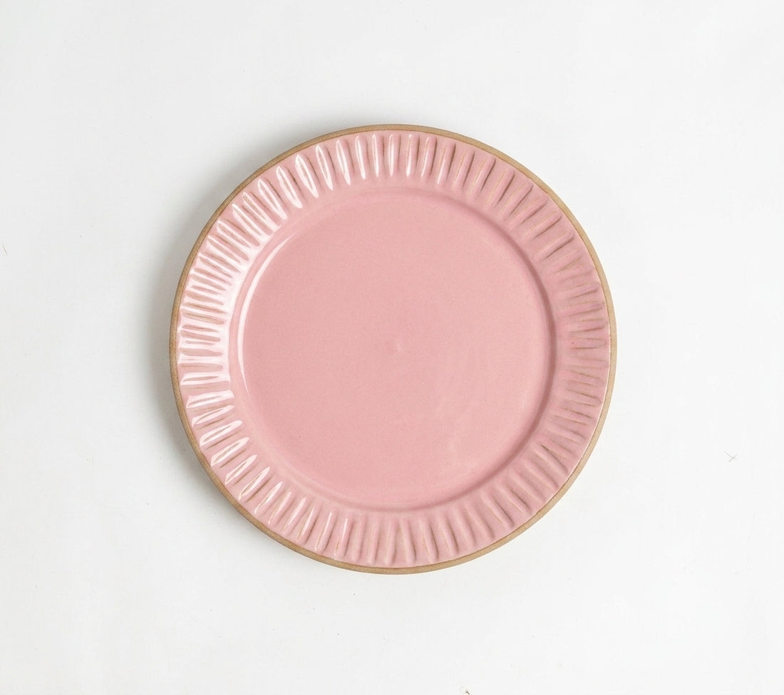 Prato Carving Sobremesa em cerâmica artesanal — argila Cappuccino, esmalte Rosa Barbie