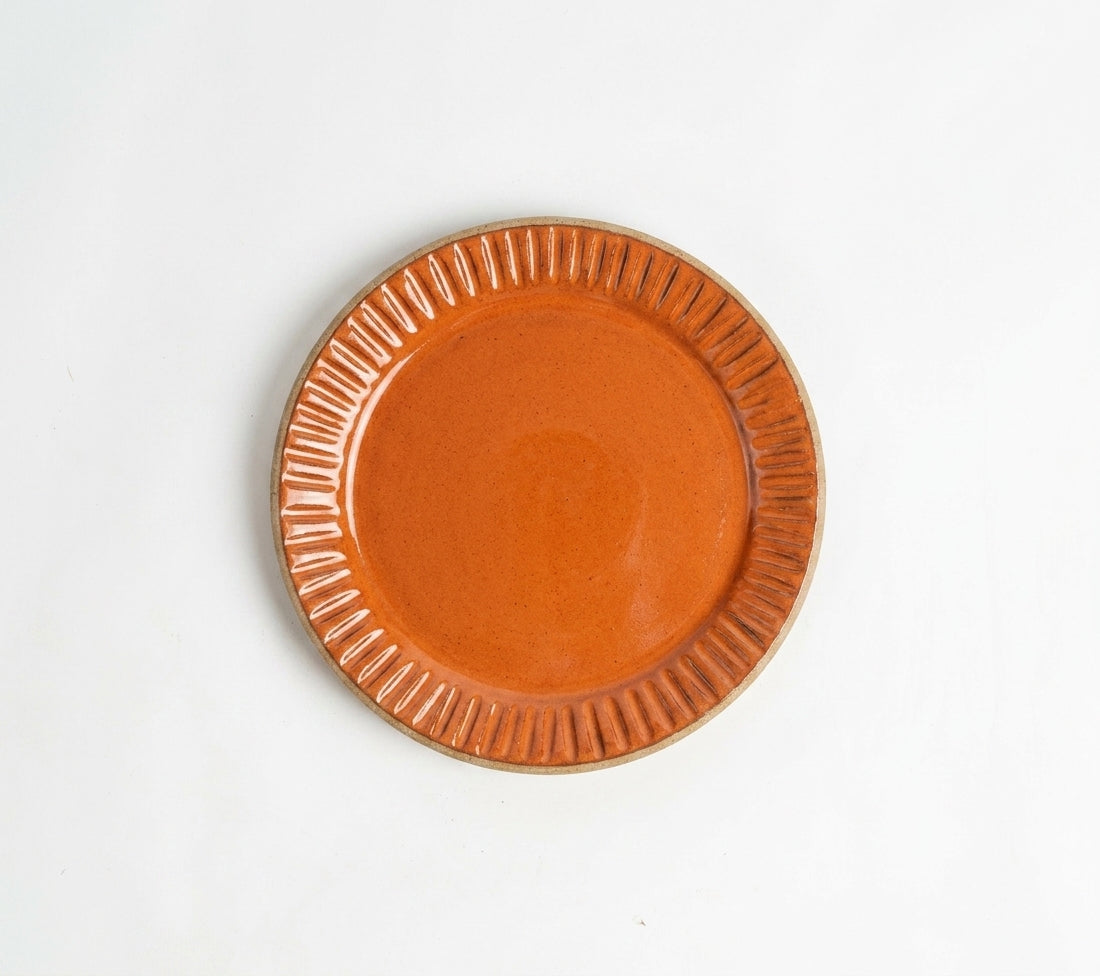 Prato Carving Sobremesa em cerâmica artesanal — argila Cappuccino, esmalte Sol de Terracota