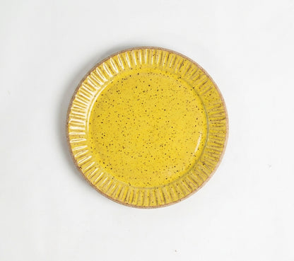 Prato Carving Sobremesa em cerâmica artesanal — argila Flocos, esmalte Amarelo Intenso