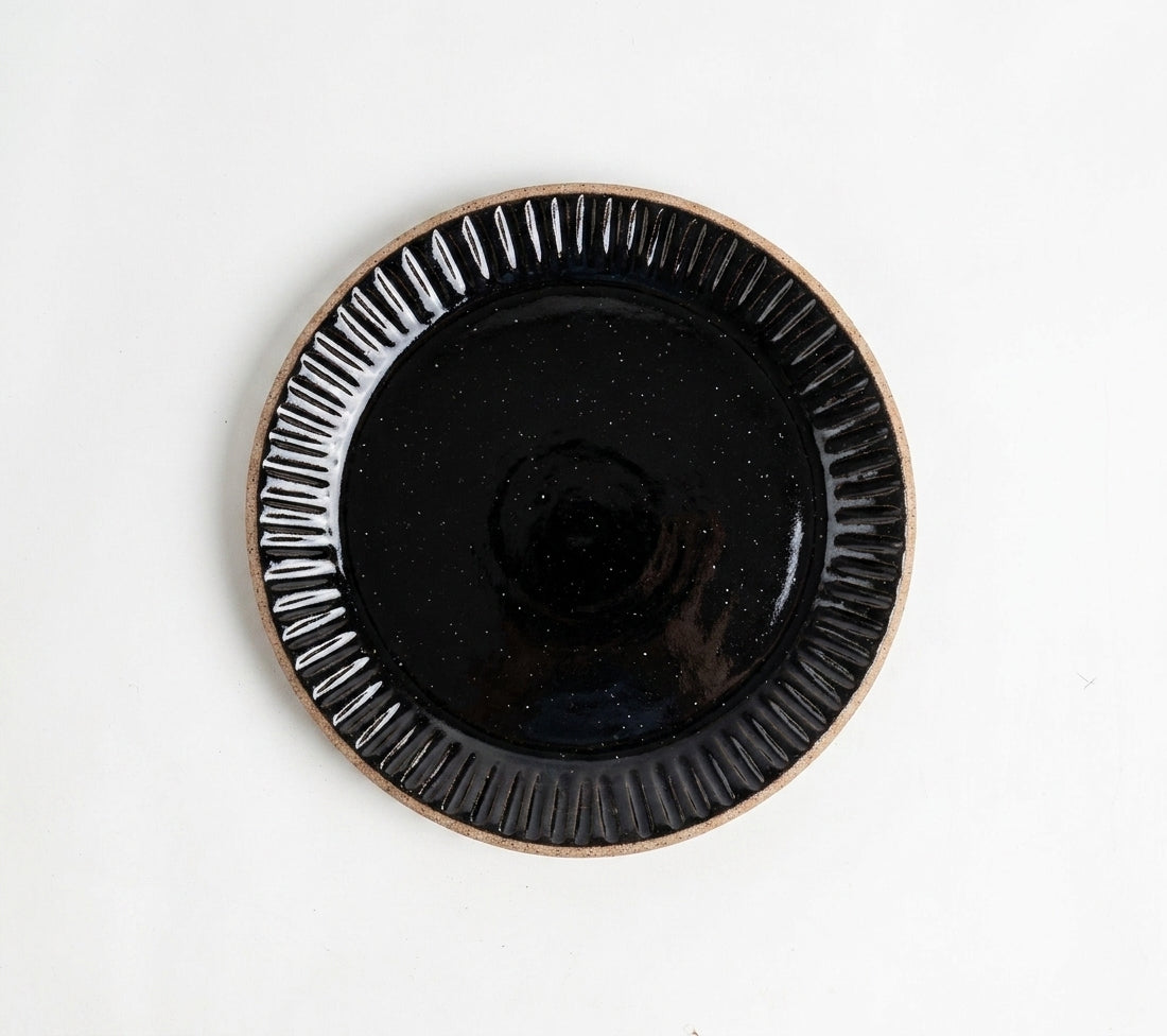 Prato Carving Sobremesa em cerâmica artesanal — argila Flocos, esmalte Preto Ébano