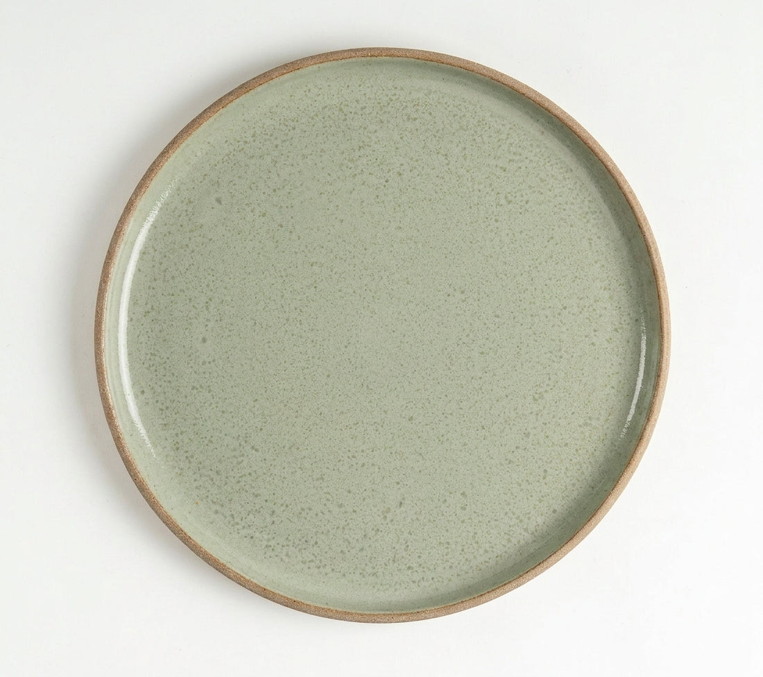 Prato Encontro Refeição em cerâmica artesanal — argila Cappuccino, esmalte Verde Pompeia
