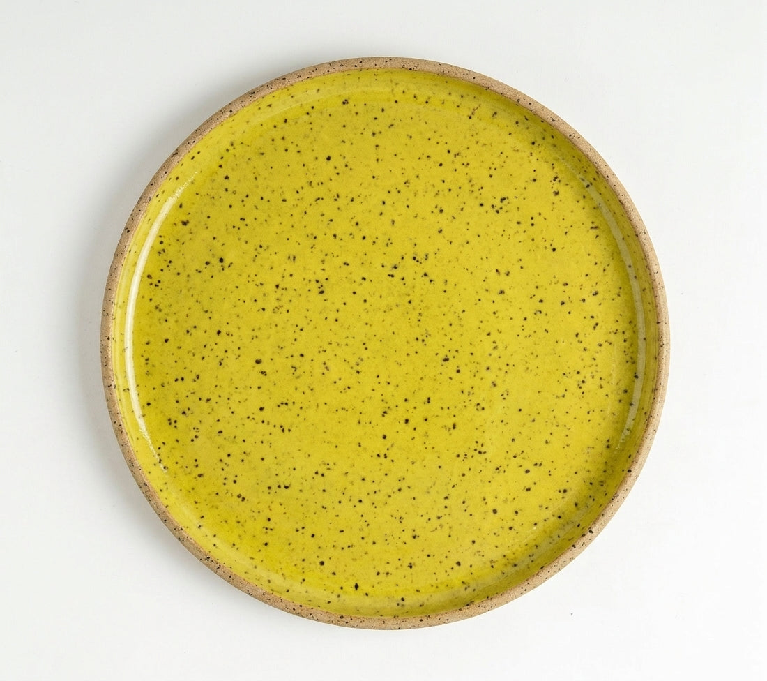 Prato Encontro Refeição em cerâmica artesanal — argila Flocos, esmalte Amarelo Intenso