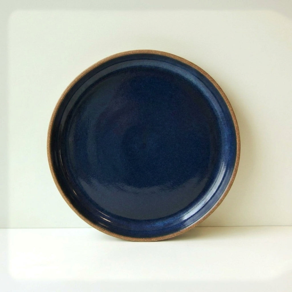 Prato Encontro Salada Orgânico em cerâmica artesanal — argila Cappuccino, esmalte Lazuli