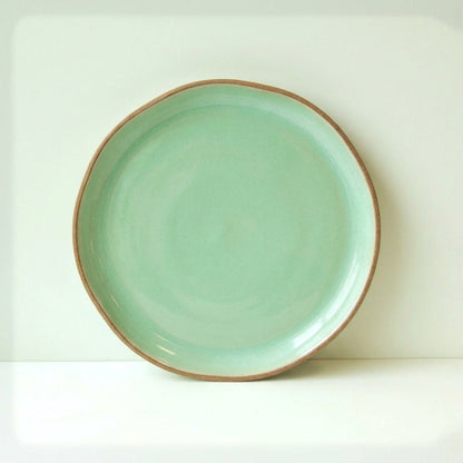 Prato Encontro Salada Orgânico em cerâmica artesanal — argila Cappuccino, esmalte Verde Menta