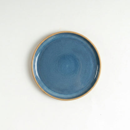 Prato Encontro Sobremesa em cerâmica artesanal — argila Cappuccino, esmalte Azul Safira