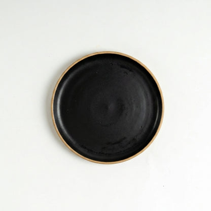 Prato Encontro Sobremesa em cerâmica artesanal — argila Cappuccino, esmalte Preto Acetinado