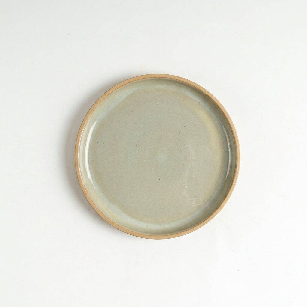 Prato Encontro Sobremesa em cerâmica artesanal — argila Cappuccino, esmalte Verde Pompeia