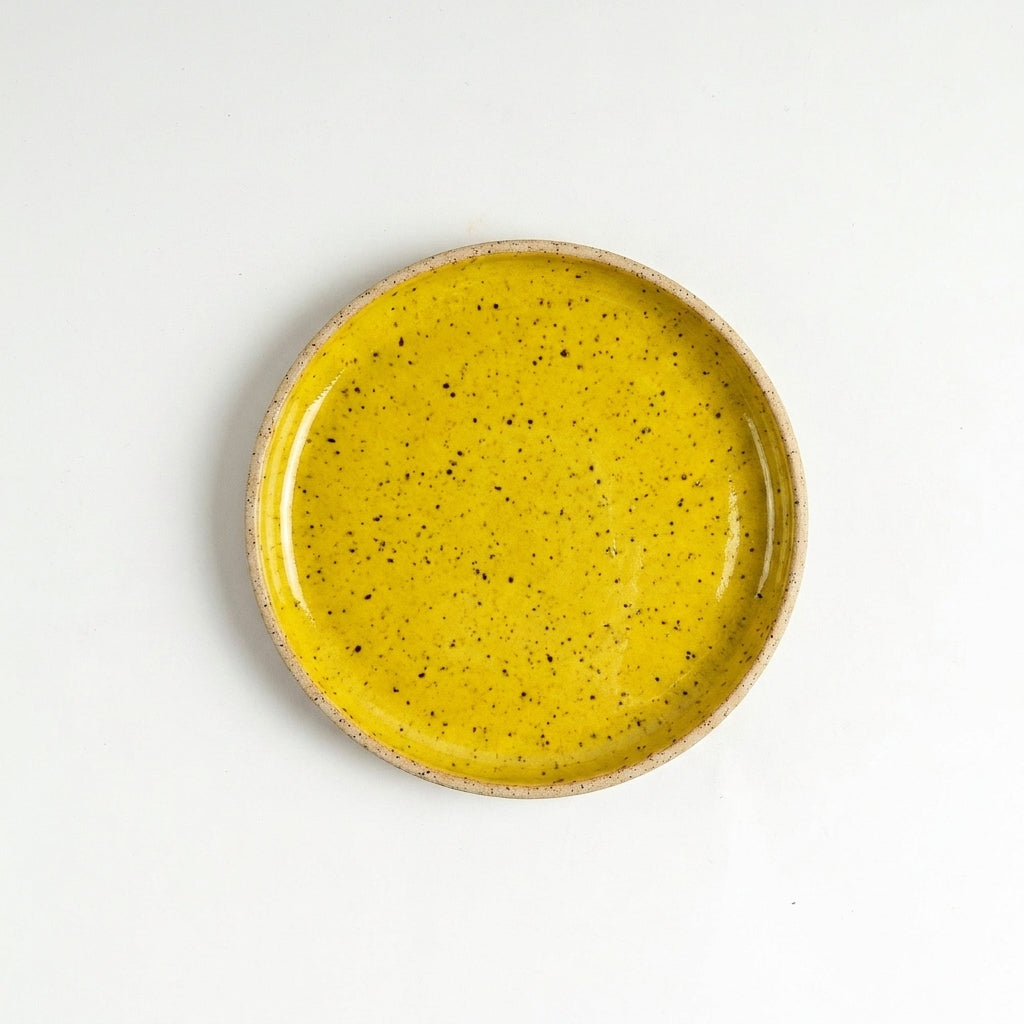 Prato Encontro Sobremesa em cerâmica artesanal — argila Flocos, esmalte Amarelo Intenso
