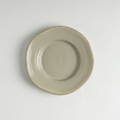 Prato Flor fundo orgânico em cerâmica artesanal — argila Cappuccino, esmalte Verde Pompeia