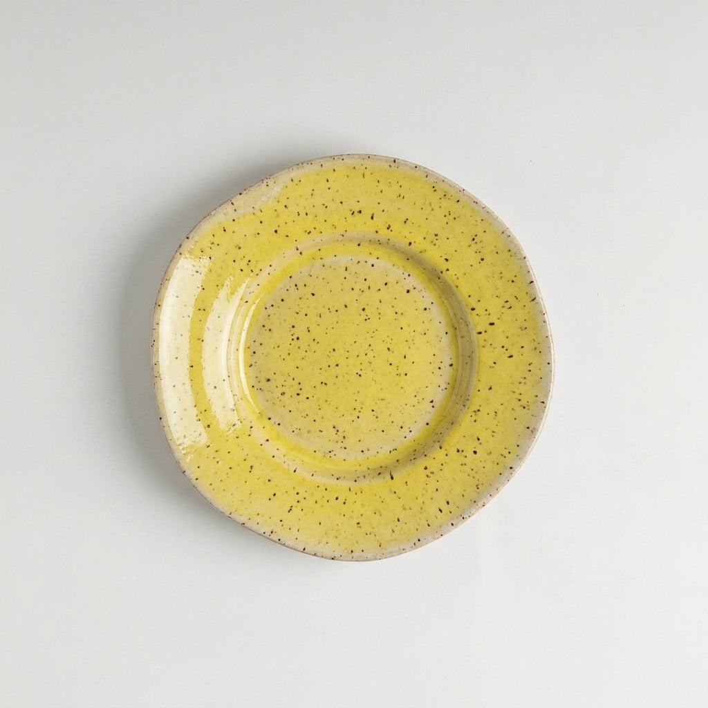 Prato Flor fundo orgânico em cerâmica artesanal — argila Flocos, esmalte Amarelo Intenso