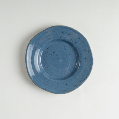 Prato Flor fundo orgânico em cerâmica artesanal — argila Flocos, esmalte Azul Safira