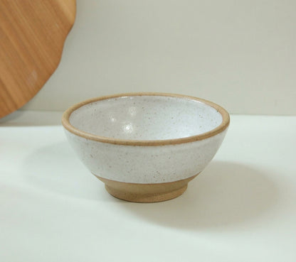 Prato Fundo Cone em cerâmica artesanal — argila Cappuccino, esmalte Branco AMME