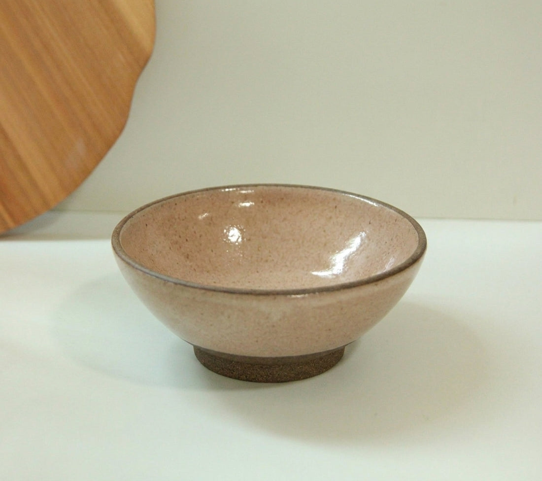 Prato Fundo Cone em cerâmica artesanal — argila Cappuccino, esmalte Nude