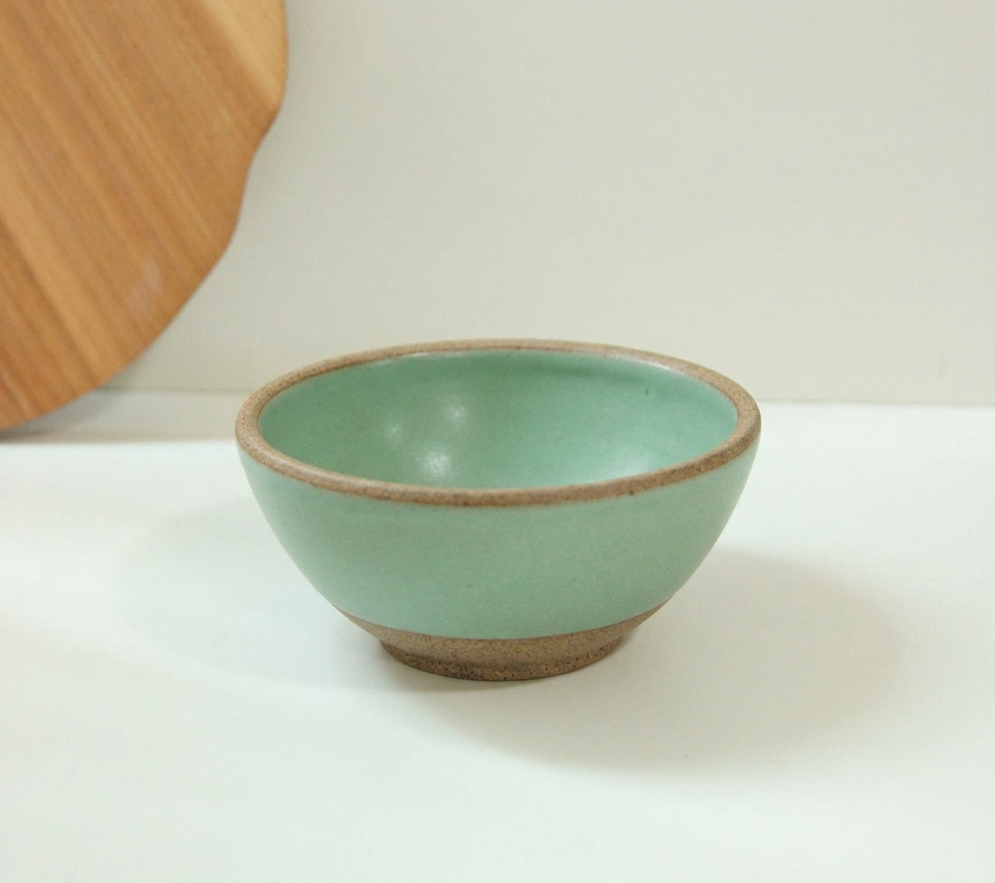 Prato Fundo Cone em cerâmica artesanal — argila Cappuccino, esmalte Verde Menta
