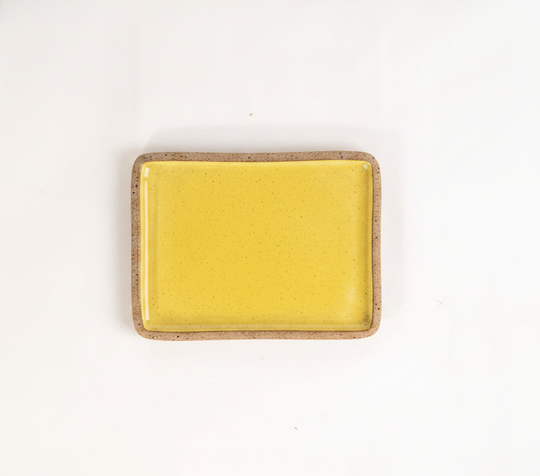 Prato Retangular Borda Reta em cerâmica artesanal — argila Flocos, esmalte Amarelo Intenso