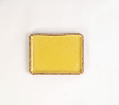 Prato Retangular Borda Reta em cerâmica artesanal — argila Flocos, esmalte Amarelo Intenso