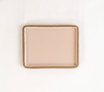 Prato Retangular Borda Reta em cerâmica artesanal — tamanho 22CM x 17CM, argila Cappuccino, esmalte Nude