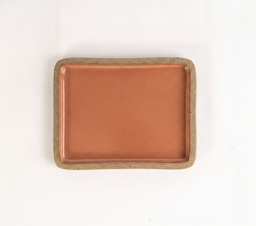 Prato Retangular Borda Reta em cerâmica artesanal — tamanho 22CM x 17CM, argila Flocos, esmalte Sol de Terracota